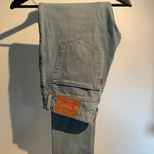 Levi’s 512 jeans  - Snygga Levi’s 512 jeans i storlek 31/34. Ljus tvätt och i väldigt bra skick 