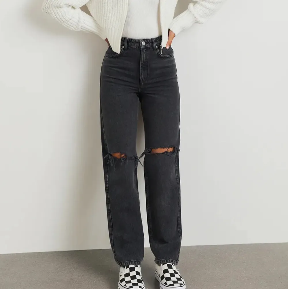 I’m selling very similar jeans to the ones on the picture, they’re pretty good quality. . Jeans & Byxor.