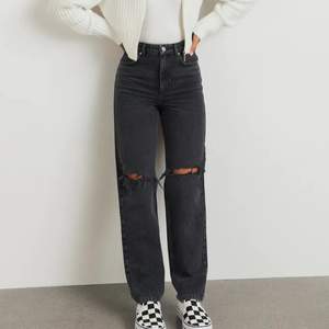 I’m selling very similar jeans to the ones on the picture, they’re pretty good quality. 