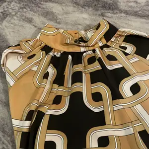 En klänning från h&m🥰 nypris 500kr säljer för 200kr