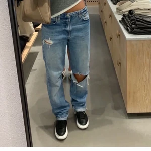 Jeans - Säljer liknade jeans, kom privat för bilder 💕