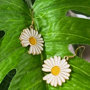 Våriga örhängen 🌼 - Nickelfria krokar och fri frakt 🌼