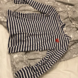 Cdg play longsleeve - Köpt nyligen på plick, bra kvalite tyvärr för liten för mig