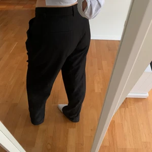 Lågmidjade kostymbyxor - Lågmidjade oversized kostymbyxor! Bra skick