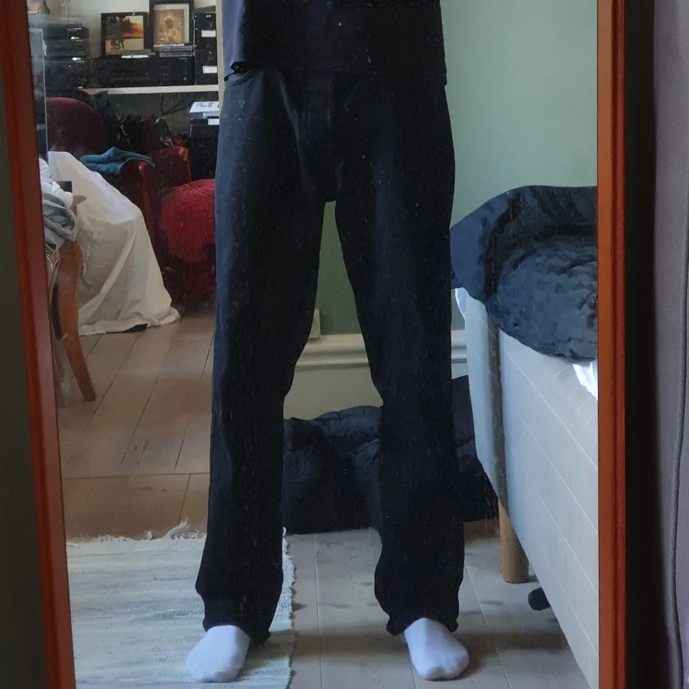 Ett par svarta jeans från junkyard. Sweet SKTBS och jag är 172 cm lång på bilden. Bra skick!. Jeans & Byxor.