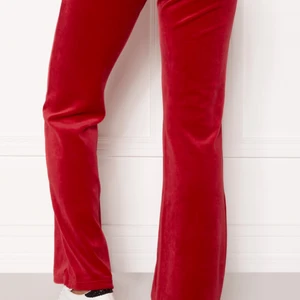 Juicy byxor  - Säljer dessa juicy couture byxor då dom ej kommer till användning ,bara att skriva om ni vill ha fler bilder hur de ser ut😊priset går att diskuteras!