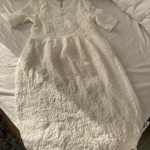 Vit klänning - Vit lös klänning 