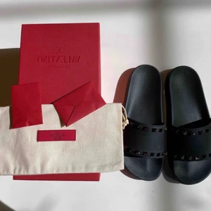 VALENTINO SLIPPERS  - Bra skick, storlek 39 passar även 38.5 