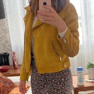 Yellow/ochre eco-suede jacket L  - Yellow/ochre ecosuede jacket, size L, perfect condition (only worn 2 times). Perfect for spring  