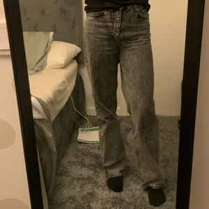 Gråa jeans från NAKD - Ett par gråa superfina jeans från NAKD i storlek 36. 