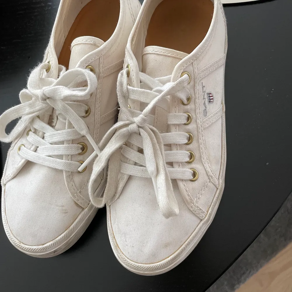 Snygga Gant skor, kan behöva tvättas men i väldigt gott skick och använda Max 5 gånger!. Skor.