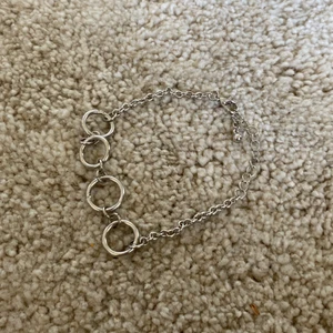 Silver armband (äkta silver) - Äkta silver armband med fyra små cirklar på toppen!