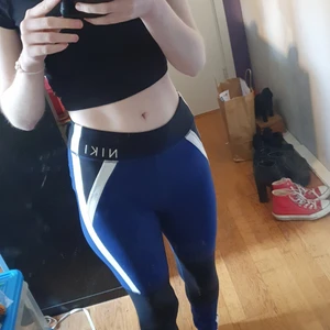 Gym tights - Har haft i ca 2 år, har använt men dem är inte slitna