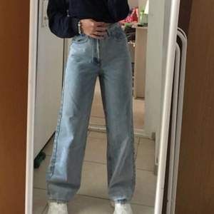 Wide leg jeans - Light wash - Zara i storlek 32