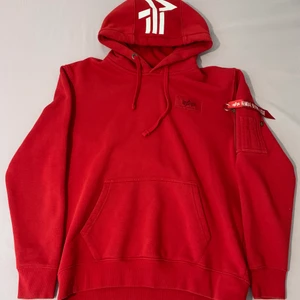 Alpha industries Hoodie strlk M - Väldigt bra skick använd fåtal gånger 