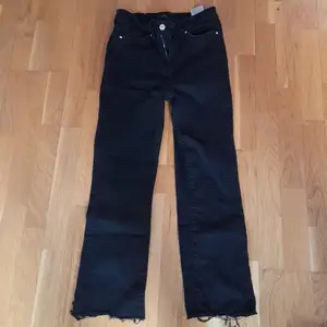 En fin svart jeans som inte har använts nån gång. Den är ifrån Vero moda