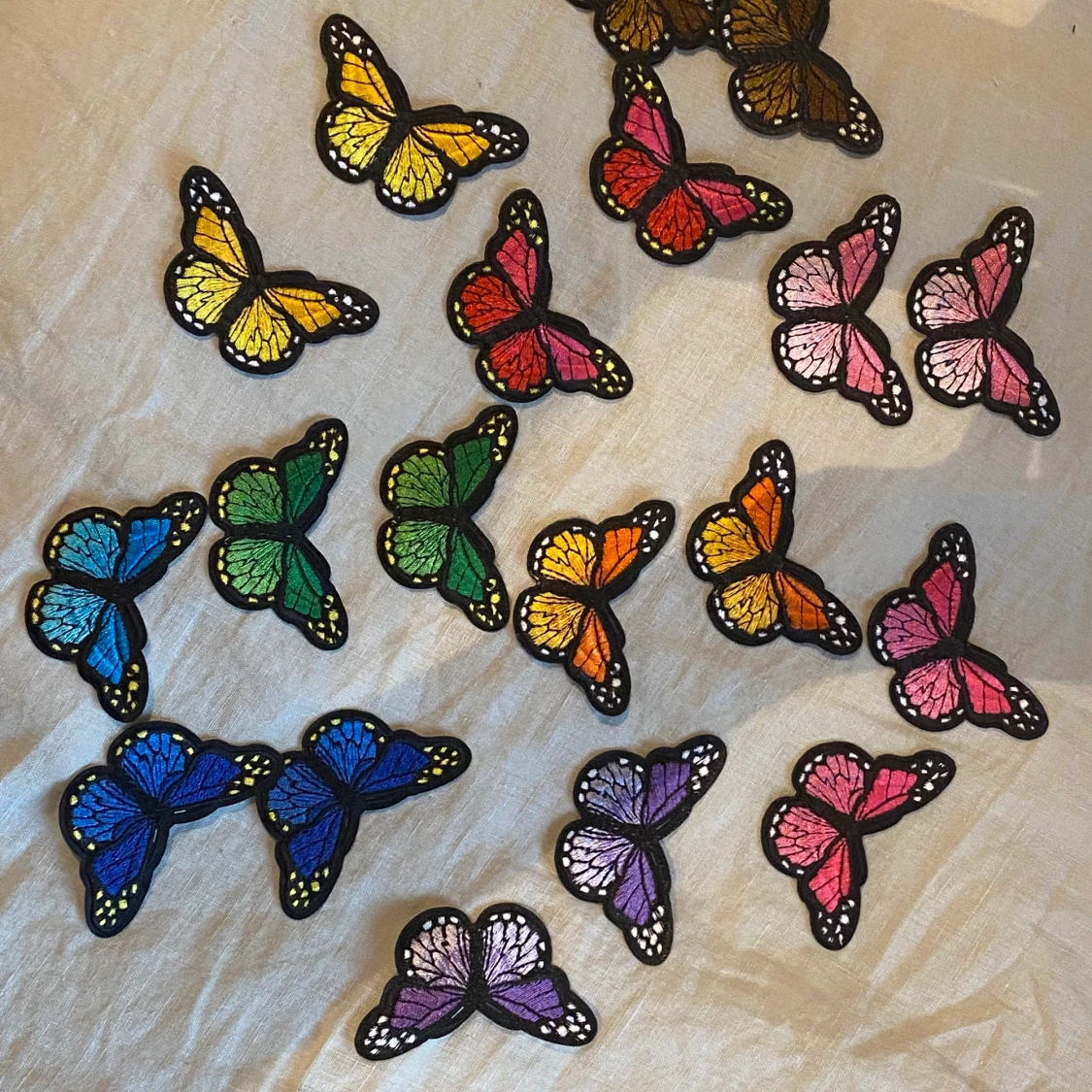 Broderade tygmärken 