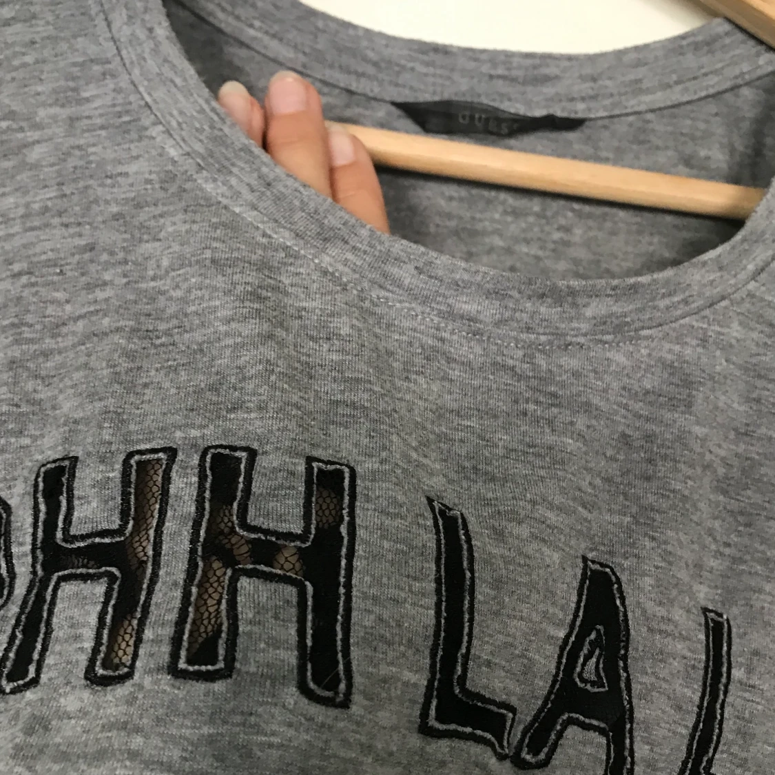 Grå tshirt guess - 90