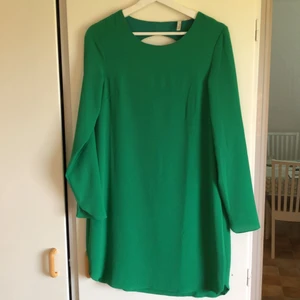Grön klänning  - Från Nelly strl 34