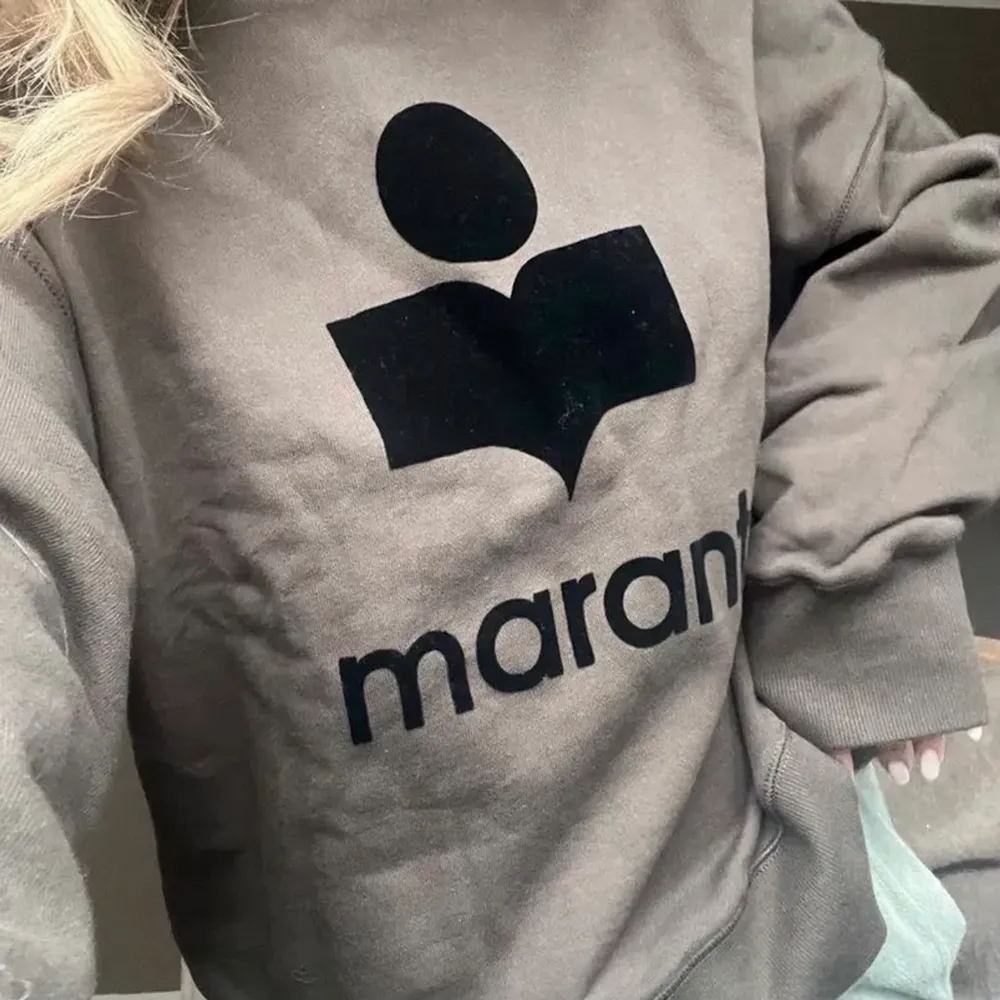 Isabell Marant sweatshirt. Använd få gånger och inga defekter över huvudtaget. Storlek 36. ”Moby cotton-blend sweatshirt”. Köpt för 2000 säljer för 1500kr. . Tröjor & Koftor.