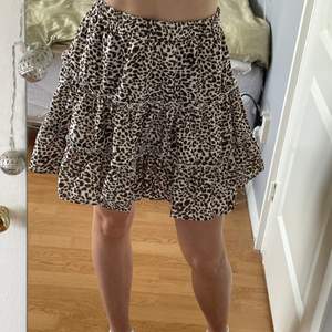 Leopardmönstrad kjol som aldrig kommit till användning🐆 Köpare står för frakt, Skriv privat vid fler frågor🤍