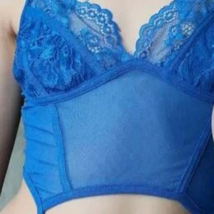 Blå topp - Blå topp från shein, råkade beställa hem två stycken så helt oanvänd! Jättefin o perfekt till sommaren💗