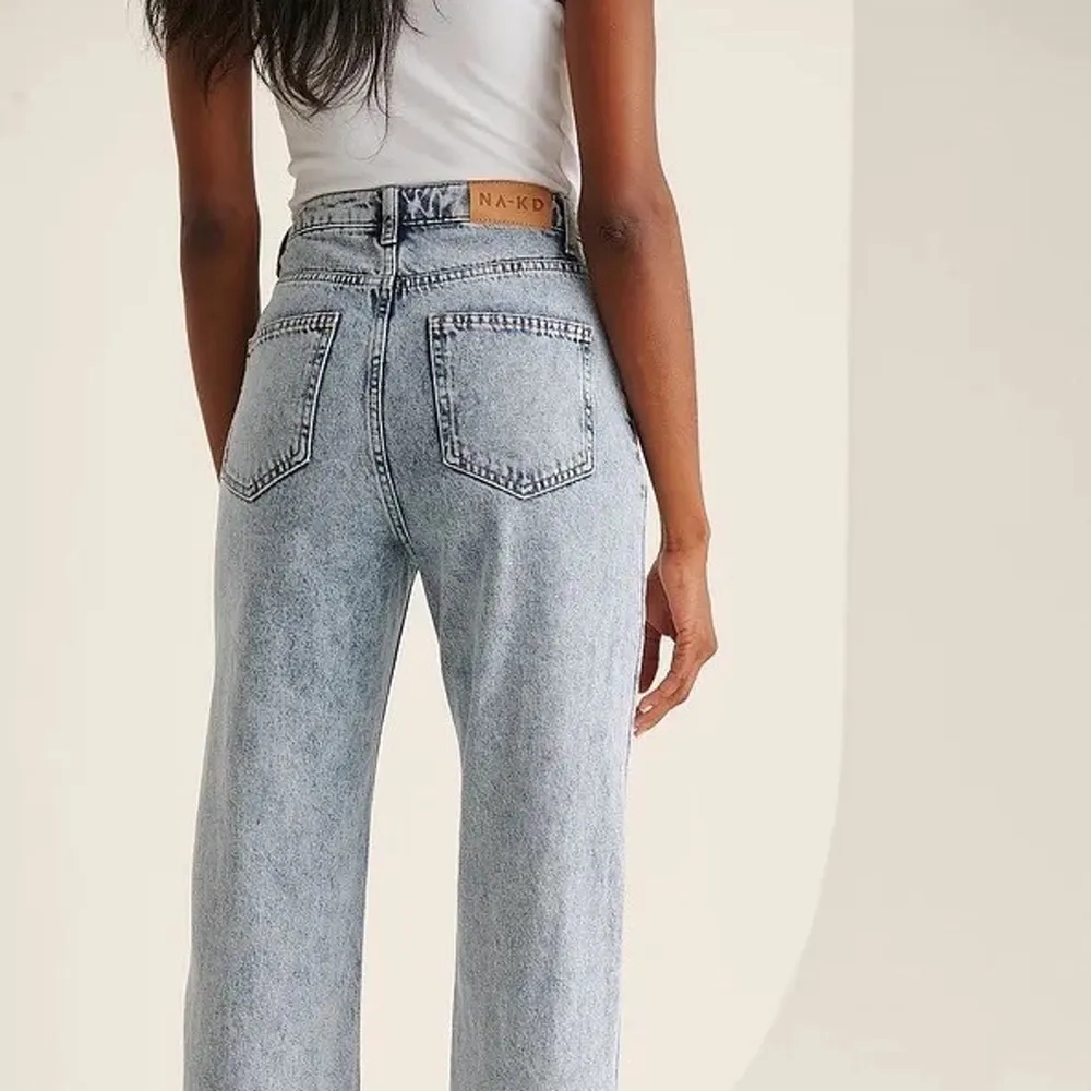 Jättefina ljusblå jeans från Na-kd i storlek 38. 😊 200 kr +frakt . Jeans & Byxor.