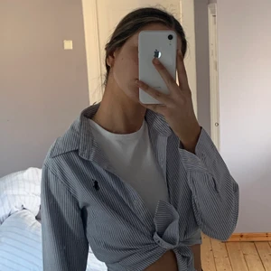 SKJORTA  - Skjorta från Ralph lauren helt ny !!!  Fick den i födelsedagspresent men andvända desvärre inte :( 