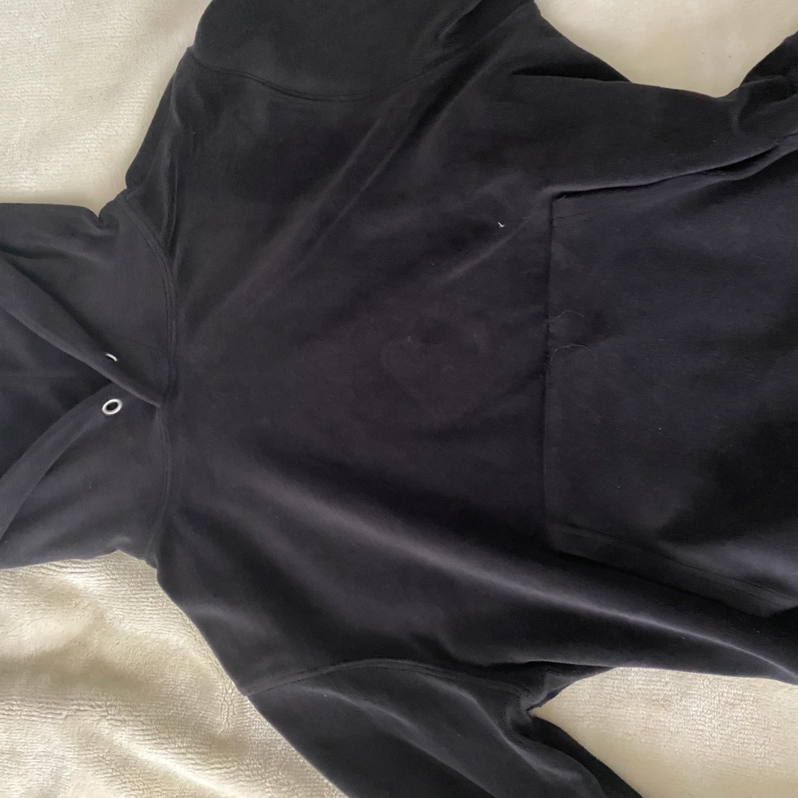 Stay hoodie i svart sammet  - 90