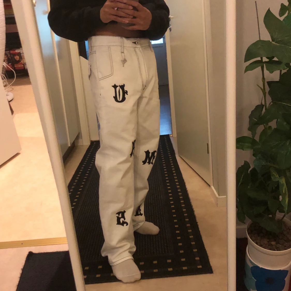 ”Logo white jeans”