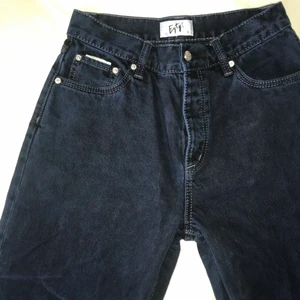 Eytys jeans, Benz. Strl: 28/32.  - Eytys jeans i en marinblå tvätt. Använda 1 gång. Sitter lite större (jag har 29/32 i andra jeans).