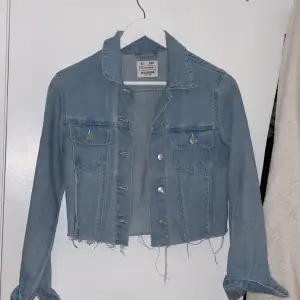 Jeansjacka från PULL&BEAR, inköpt för 499:-