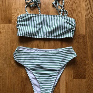 Bikini - Super fin randig bikini Storlek S men passar även XS Aldrig använd 