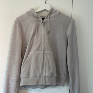 Juicy Couture hoddie quiet grey - Oanvänd tröja som inte går att köpa mer. 