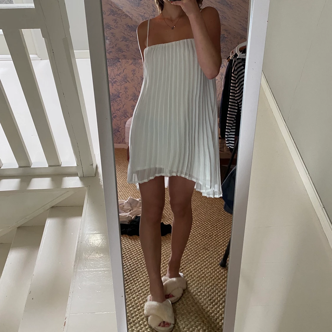 Vit plisserad klänning - 91