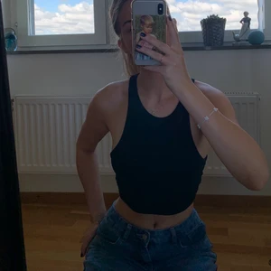 Ribbat linne - Säljer detta ribbade svarta linnet från zara som tyvärr inte kommer till användning längre 💞 köparen står för frakten men jag möter även upp i Lund💞 