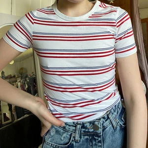 Randig tröja  - Nästan helt oanvänd 