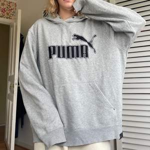 Oversized puma hoodie! Riktigt skön, skriv privat för fler bilder🤍