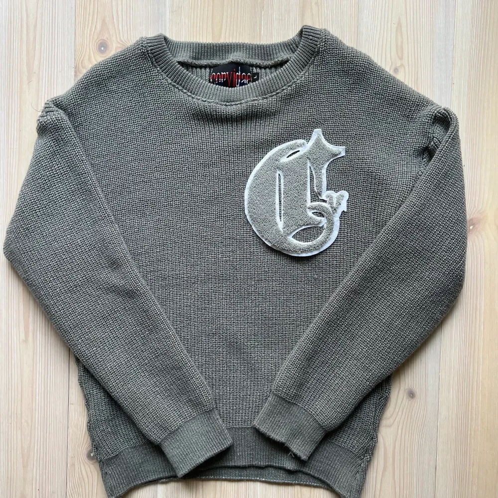 Sälja pga för liten för mig… Limited edition tröja från Corvidae. Aldrig använd, storlek L men sitter som en s/m... Tröjor & Koftor.