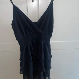 Superfin svart klänning från Gina tricot. Pm för fler bilder🖤
