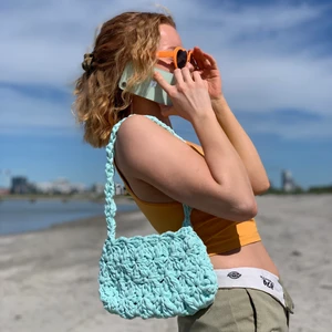 Handgjord virkad väska  - Handgjord virkad väska. Ljusblå. Tänk att få svänga runt med denna på stranden. Missa inte! ☀️                        100% återbrukat material! 
