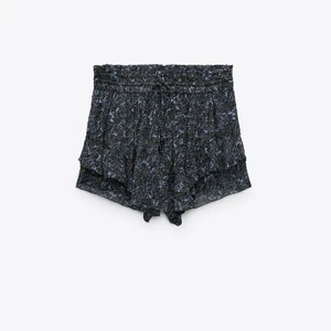 Kjol zara - Säljer denna populära kjol med inbyggda shorts från zara, prislappen kvar! Tror inte dessa finns kvar på hemsidan 