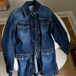 Jacka HUNKYDORY - Jeansjacka / kavaj från HUNKYDORY Storlek S Knappt använd Nypris 3500kr