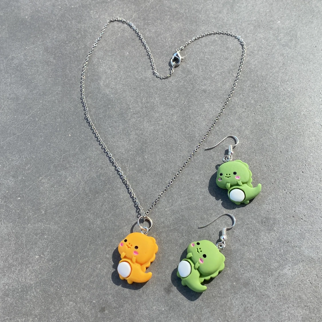 Örhängen och halsband