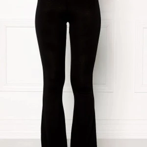 Mjukisbyxor  - Säljer dessa populära bootcut mjukisbyxorna ifrån Lindex. De kostar 50kr plus frakt! 💞💞 de är i strl 170 vilket är ungefär 34/36