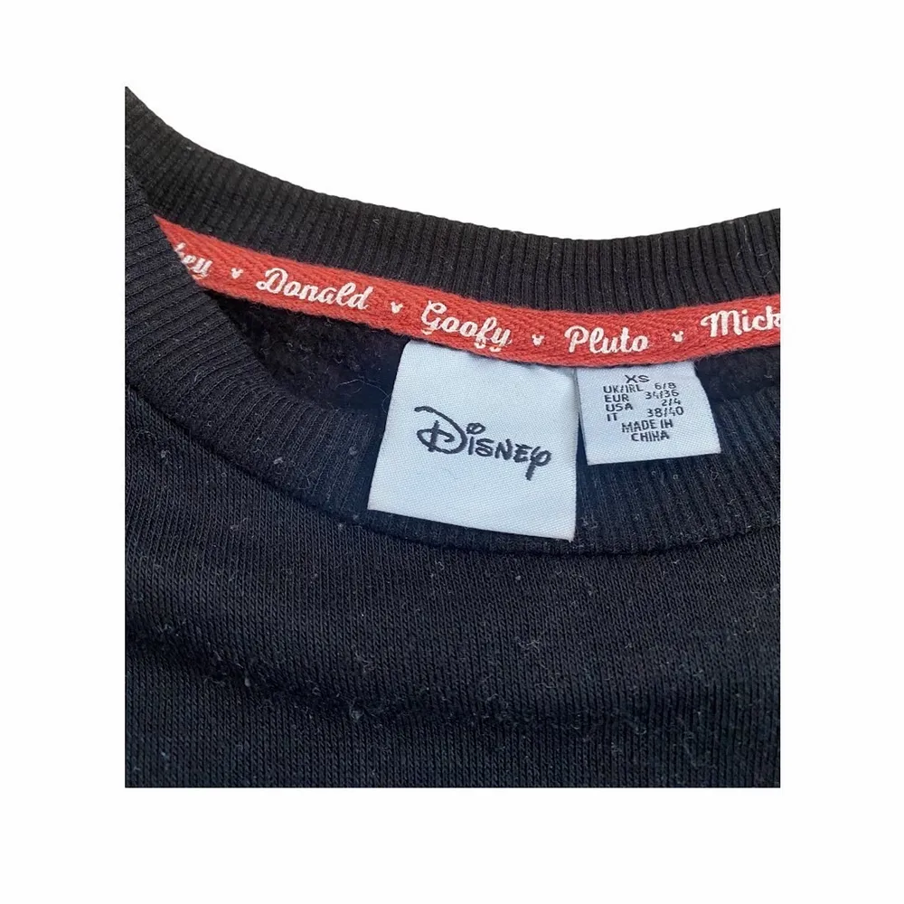 Disney Sweatshirt Preloved unisex 💚💙💛🧡🤍  Pris:  •199kr Stl: XS Bredd 55cm Längd 56cm  Kontakta mig för mer info 😀. Tröjor & Koftor.