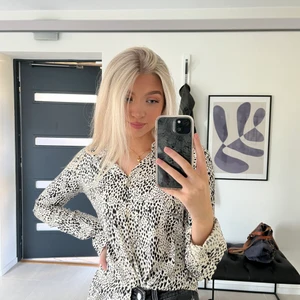 Blus - Jättefin blus som ja aldrig använt (lappen är kvar) Passar mig en som S