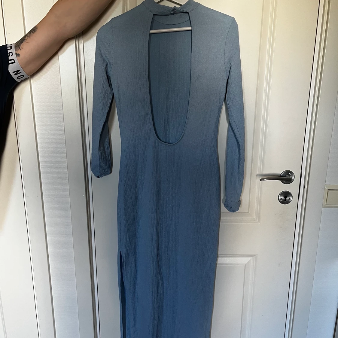 Lång blå klänning  - 90