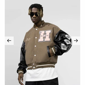 Harsh and cruel baseboll jacka - Säljer den här ascoola basebolljackan från märket harsh and cruel. Den är superfin och har bara användt den några gånger. Köpte den för 170$ och säljer nu den för 800❤️ Dm bara om du är väldigt intresserad så kan jag visa bilder på och allting💕💕 