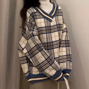 Rutig tjocktröja - Varm rutig tjocktröja, perfekt skick. Använd fåtal gånger. Skriv privat för fler bilder eller mått osv<3